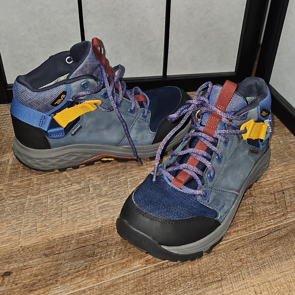 Teva Waterproof Hiking Shoes Boots Size 7